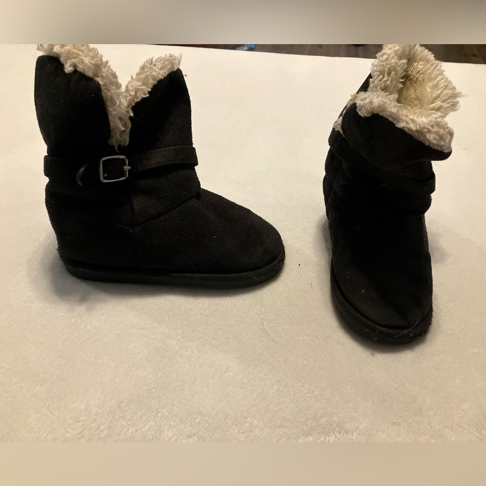 Black boots with fur